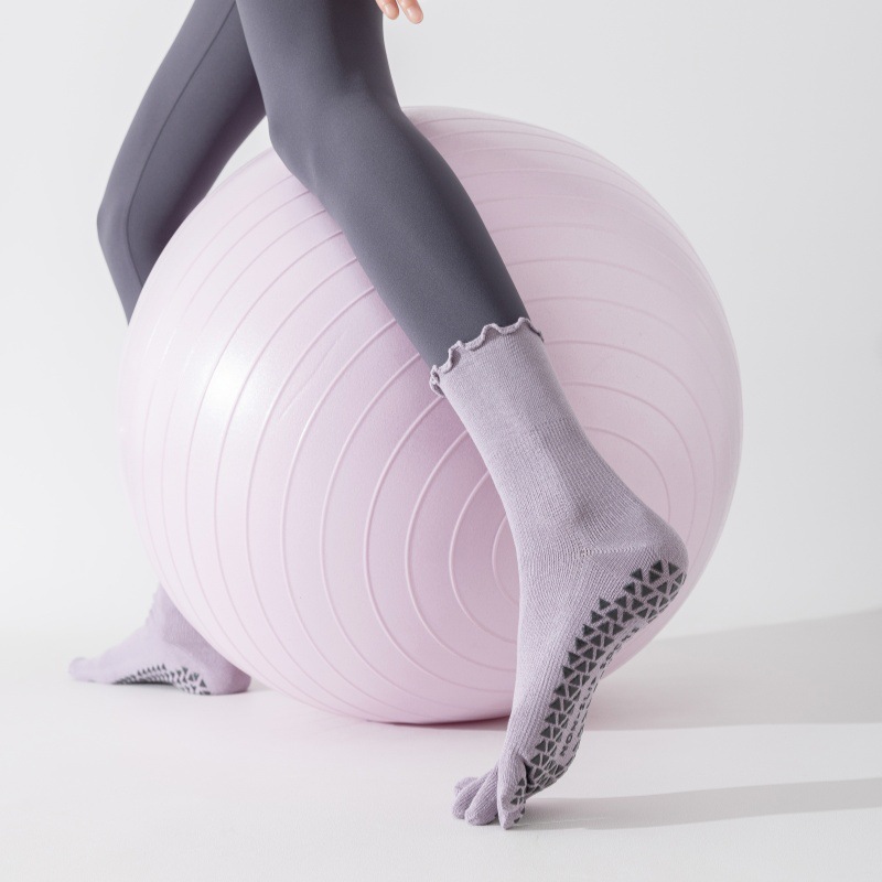 Профессиональные нескользящие  – обзор и цена Pilates Yoga Gym